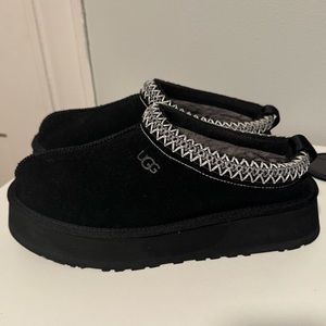 Ugg Tazz Slippers (Platform). Black, Women’s US size 9.